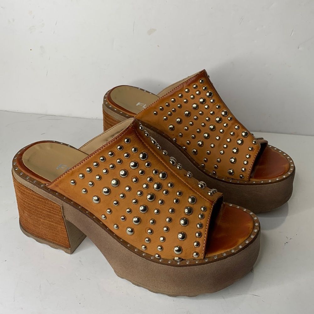Fluxa saddle studded leather platform sandals